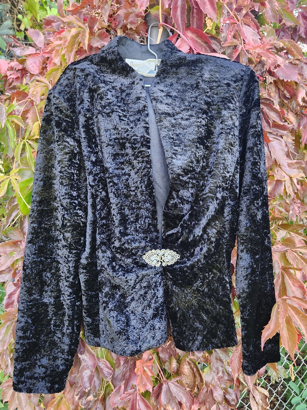 Connected Black Crushed Velvet Evening Jacket Silver Filigree Clasp Fully Lined